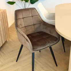 Xenos Eetkamerstoel velvet met armleuning - bruin - 87x56.5x43 cm- Eetkamerstoelen