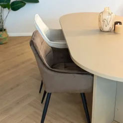 Xenos Eetkamerstoel velvet met armleuning - bruin - 87x56.5x43 cm- Eetkamerstoelen