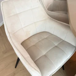 Xenos Eetkamerstoel velvet met armleuning - beige - 87x56.5x43 cm- Eetkamerstoelen