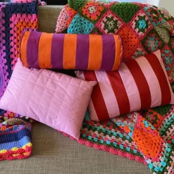 Xenos Kussen met strepen - rood/roze - 30x45 cm- Kerstcadeaus|Kussens