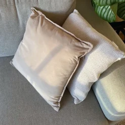 Xenos Kussen velvet - beige - 45x45 cm- Kussens