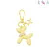 Xenos Sleutelhanger hond met parelketting - plastic - 6.5x6.5x1 cm - diverse varianten- Selutelhangers