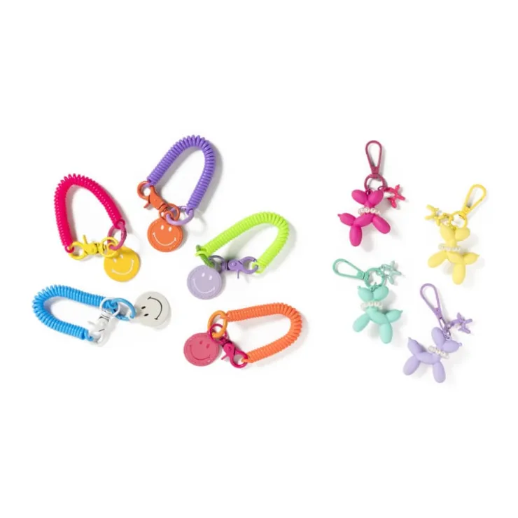 Xenos Sleutelhanger hond met parelketting - plastic - 6.5x6.5x1 cm - diverse varianten- Selutelhangers