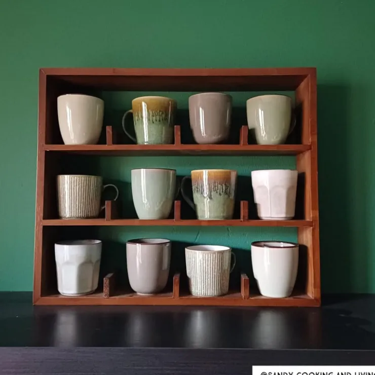Xenos Wandkastje voor 12 mokken - bruin - 45x38x9 cm- Kerstcadeaus|Vakkenkasten